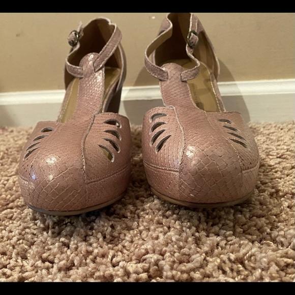 Anthropologie Shuler & Sons Snakeskin wedge. - Picture 5 of 5